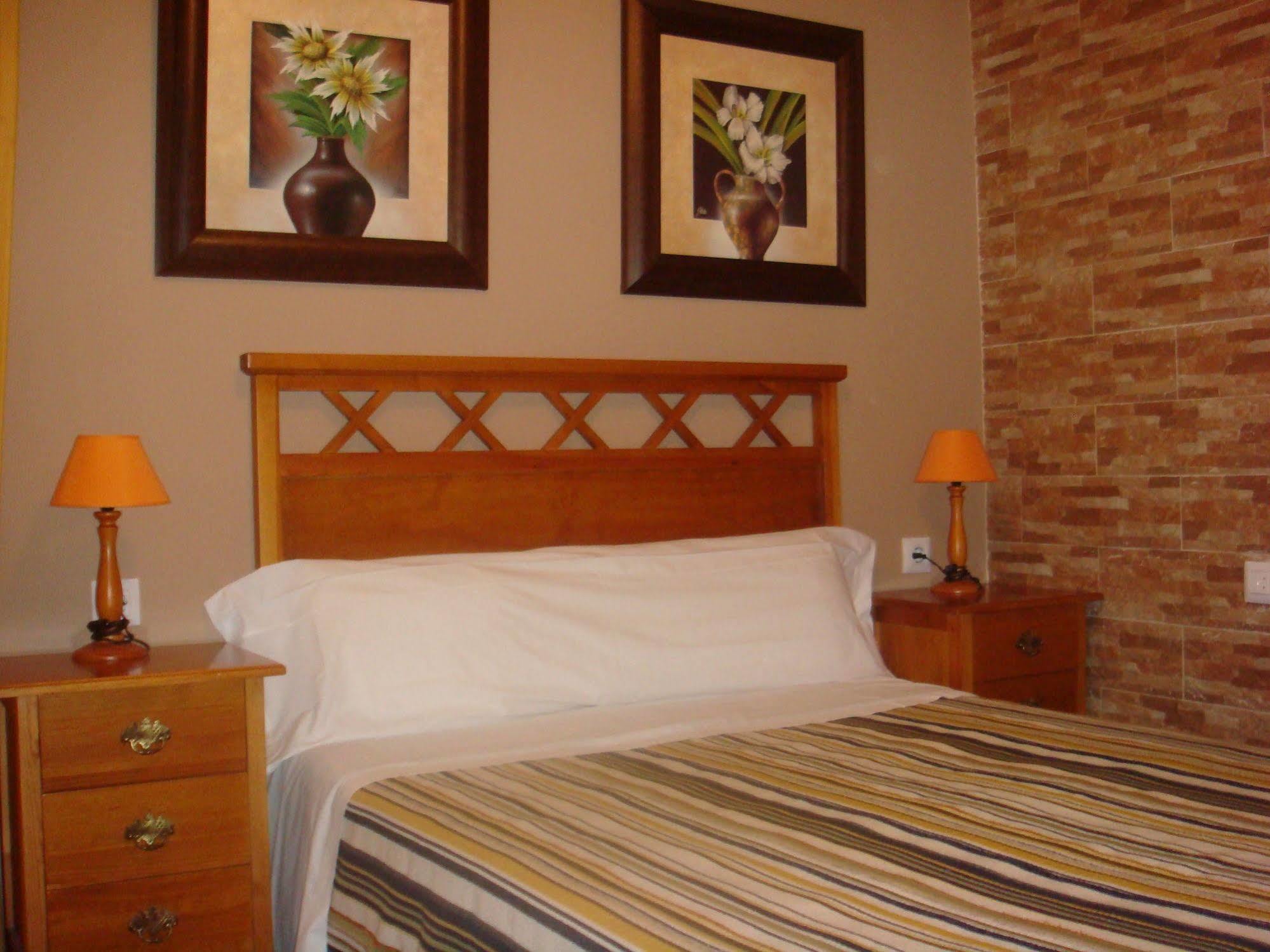 Hostal La Calzada Tarifa Exterior foto