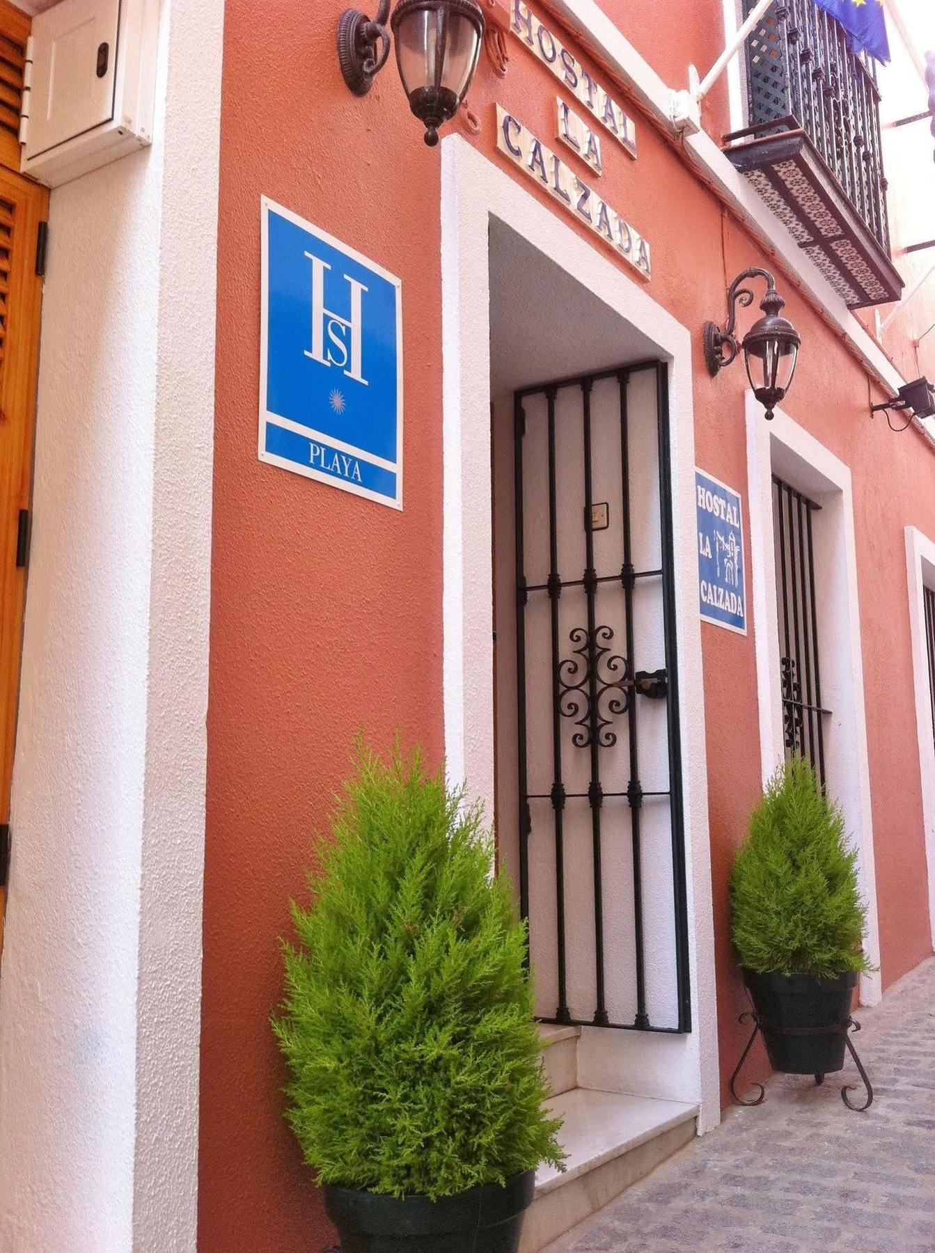 Hostal La Calzada Tarifa Exterior foto